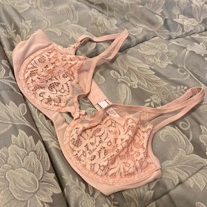 Victoria’s Secret. Size 34C.